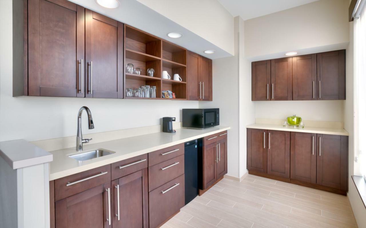 Hyatt Place Anchorage-Midtown Екстериор снимка